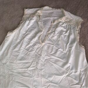 Vanity Fair Elegant White Lace Trim Sleepwear